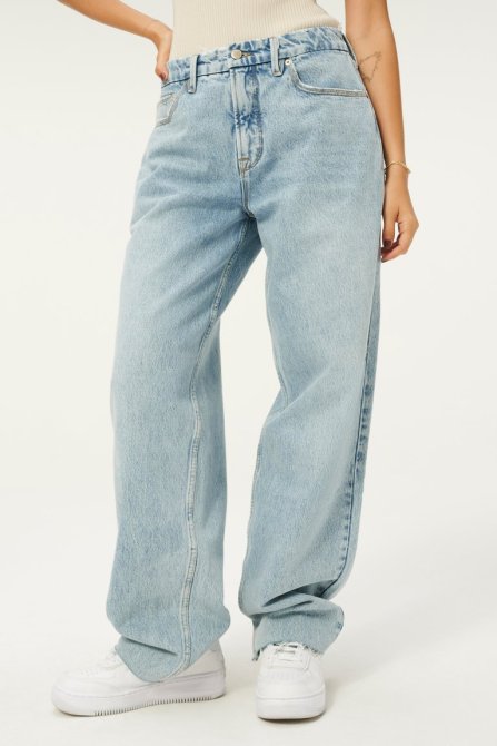 STYLECASTER | 2022 Jeans Trends