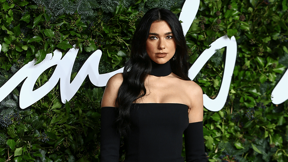 STYLECASTER | Dua Lipa Vacation Look