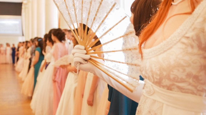 STYLECASTER | Spring Theme Party Ideas