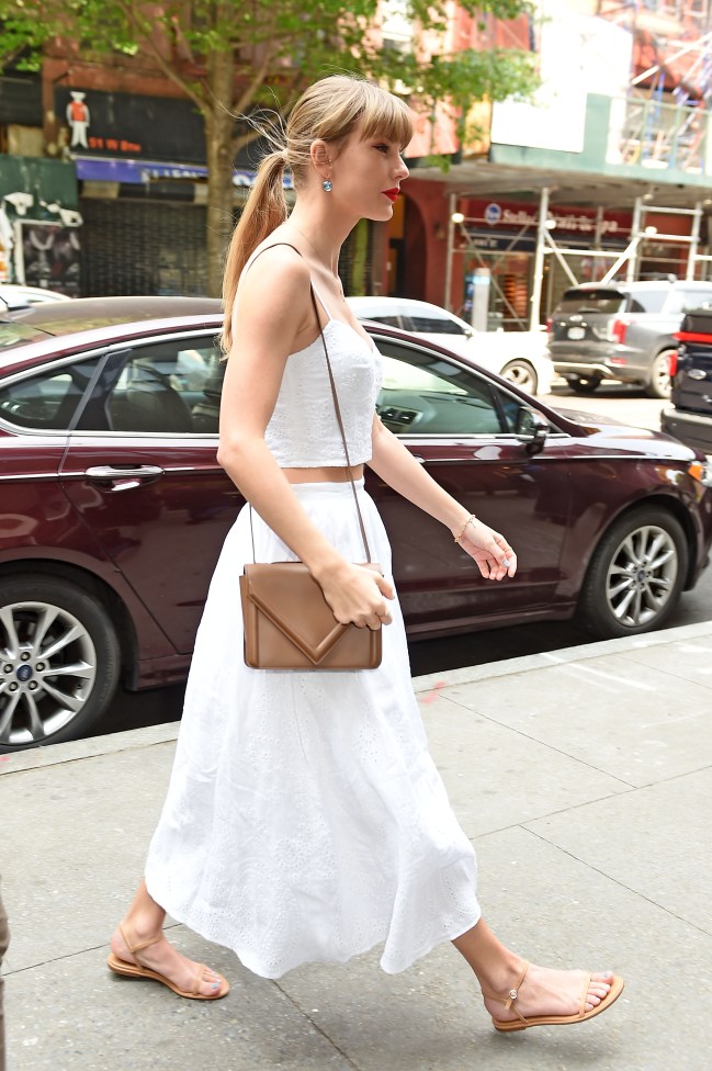 STYLECASTER | Taylor Swift Summer Outfit
