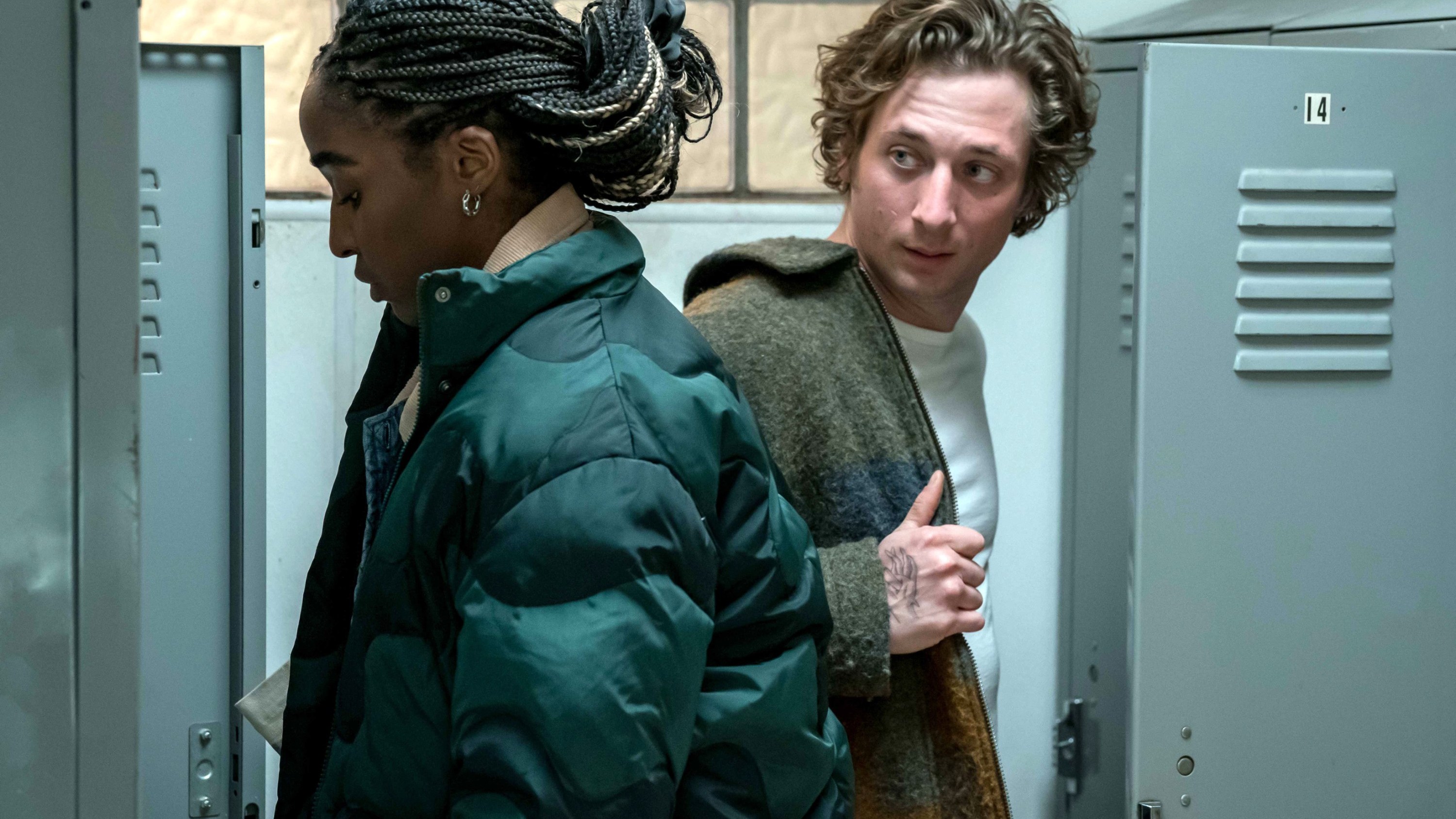 THE BEAR, from left: Ayo Edebiri, Jeremy Allen White.