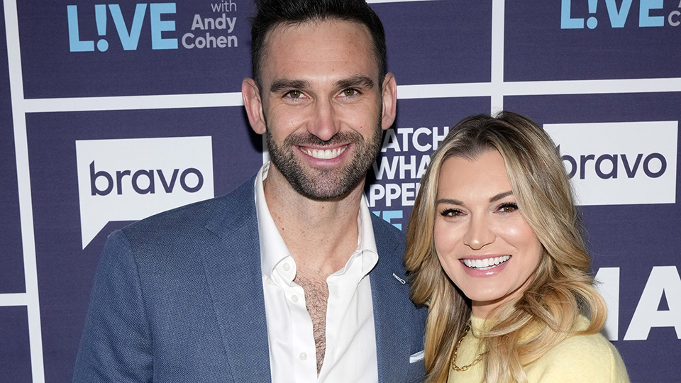 WATCH WHAT HAPPENS LIVE WITH ANDY COHEN -- Episode 20058 -- Pictured: (l-r) Carl Radke, Lindsay Hubbard -- (Photo by: Charles Sykes/Bravo via Getty Images)