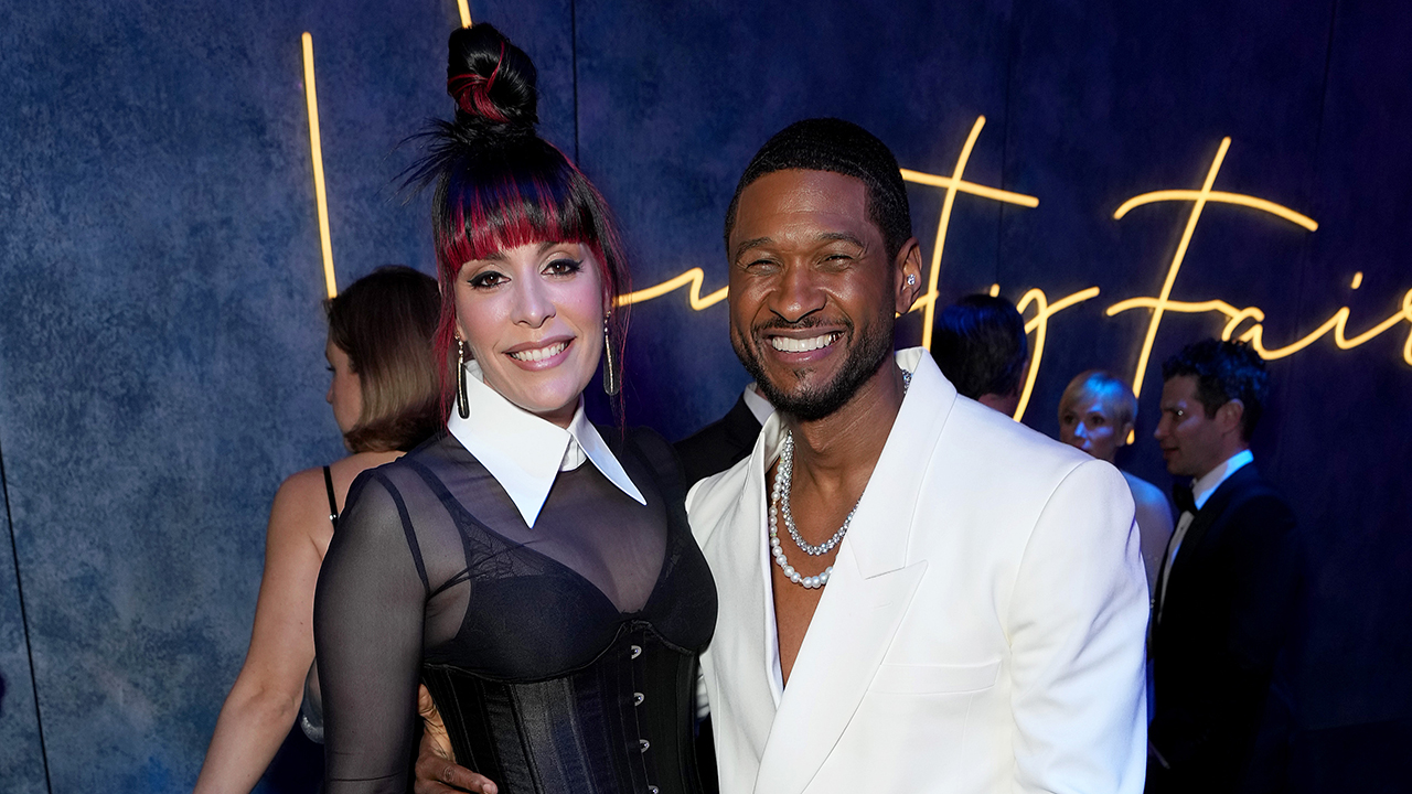 Jennifer Goicoechea and Usher attend the 2023 Vanity Fair Oscar Party Hosted By Radhika Jones at Wallis Annenberg Center for the Performing Arts on March 12, 2023 in Beverly Hills, California.