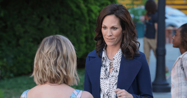 Who's bloody rose in pretty little liars summer school? is it Dr. Sullivan