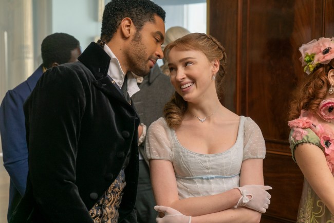 REGÉ-JEAN PAGE as SIMON BASSET and PHOEBE DYNEVOR as DAPHNE BRIDGERTON in episode 102 of BRIDGERTON