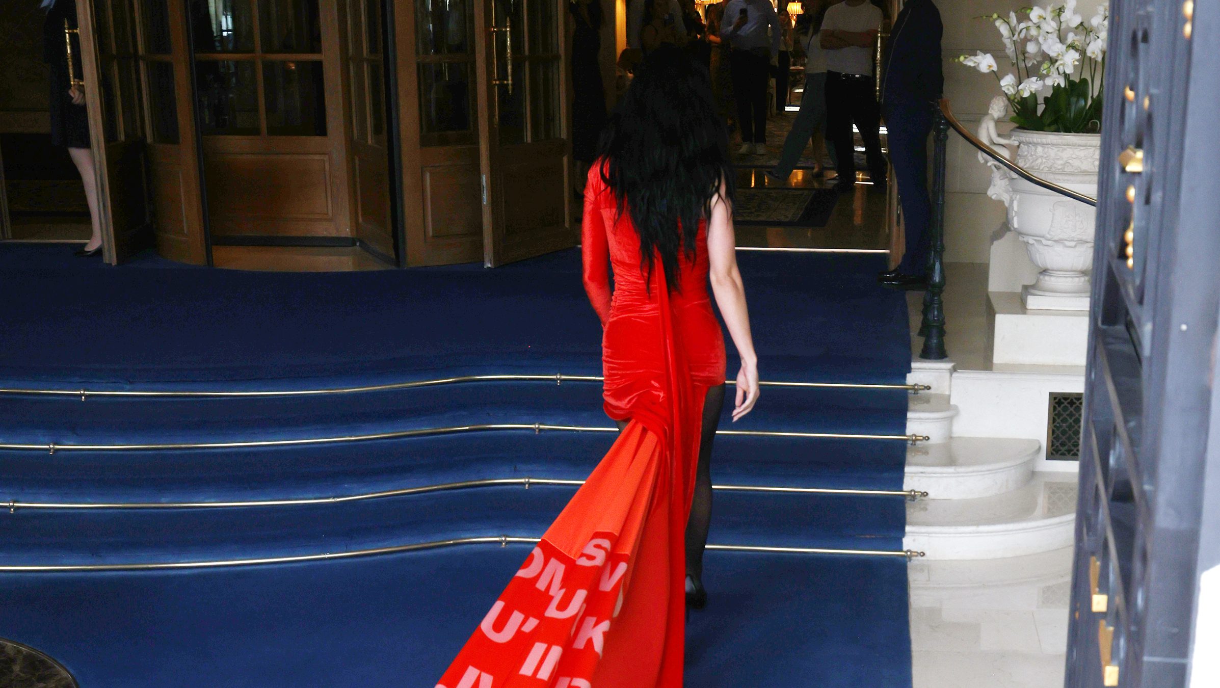 Katy Perry arrives at The Ritz Hotel in a stretch limousine during the Haute Couture Fall/Winter 2024/25 as part of Paris Fashion Week on June 25, 2024 in Paris, France.