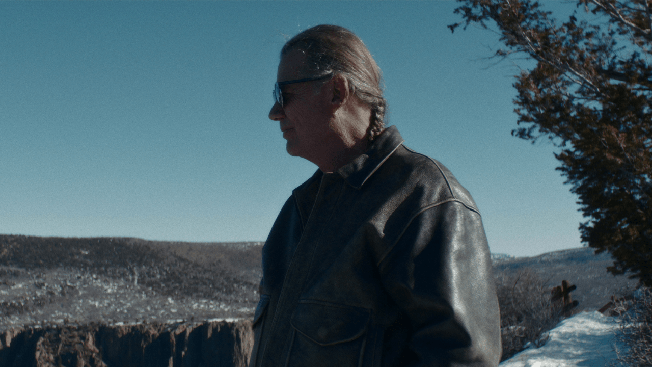 Mark Biggins in Netflix's How to Rob a Bank