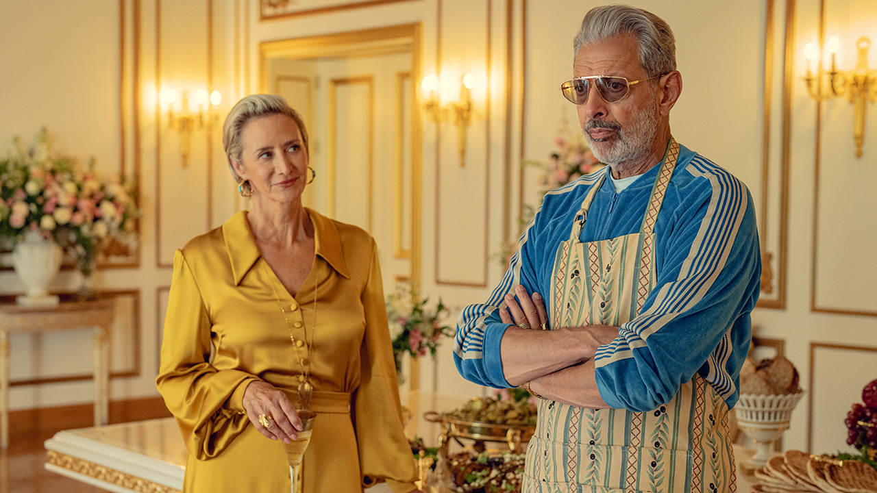 KAOS, Season 1. (L to R) Janet McTeer as Hera, Jeff Goldblum as Zeus in KAOS, Season 1.