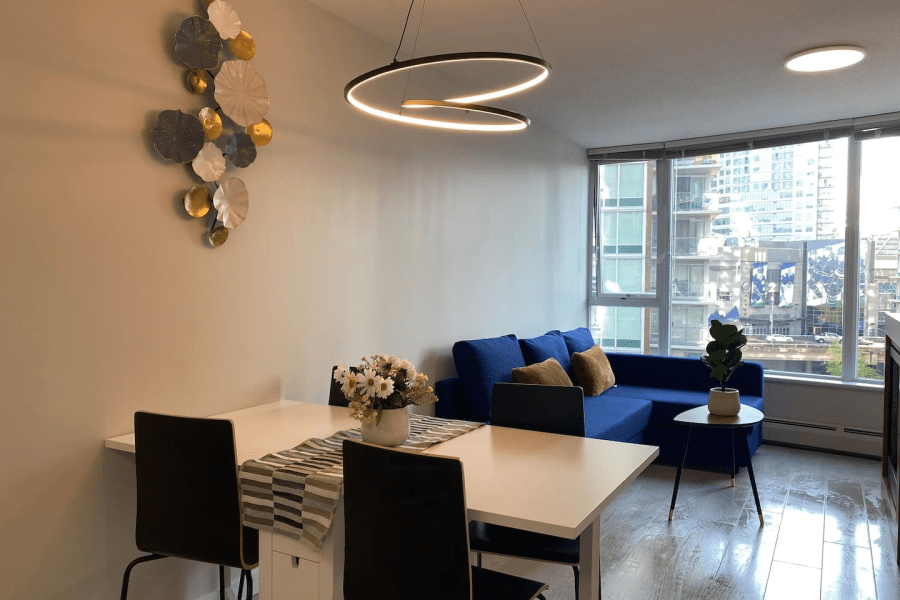 10 Best Airbnbs in Vancouver 2024—Downtown, Kitsilano, & More