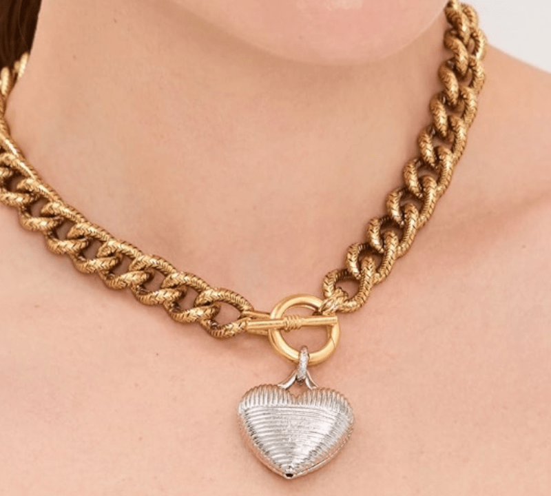 Necklace Trends 2025: Chunky Chains, Pearls, & More