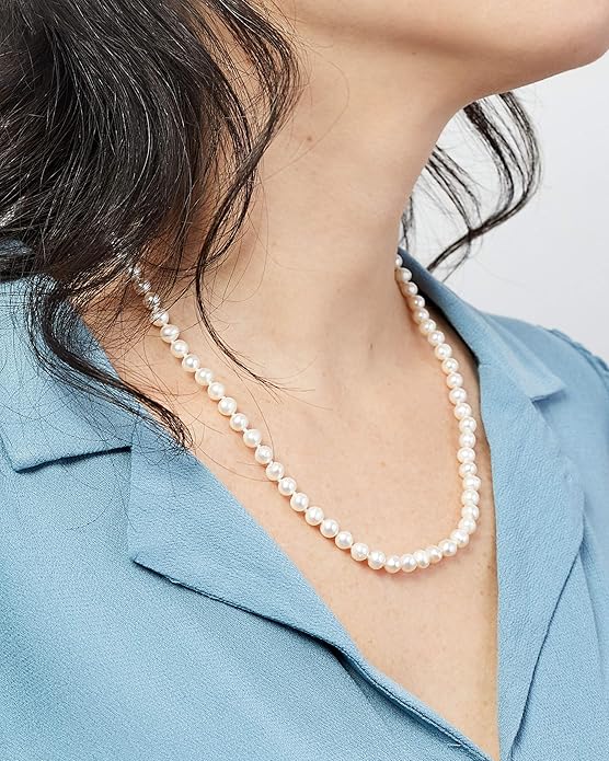 Necklace Trends 2025: Chunky Chains, Pearls, & More