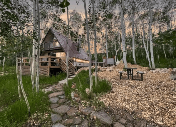 15 Best Cozy Cabins on Airbnb to Book in Winter 2026