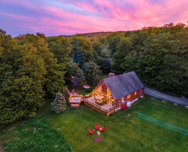 15 Best Cozy Cabins on Airbnb to Book in Winter 2026