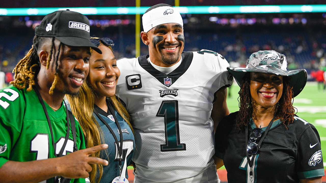 Philadelphia Eagles quarterback Jalen Hurts (1) takes a family portrait in the endzone with his brother, sister, and mother, before the football game between the Philadelphia Eagles and Houston Texans at NRG Stadium on November 3, 2022 in Houston, TX.