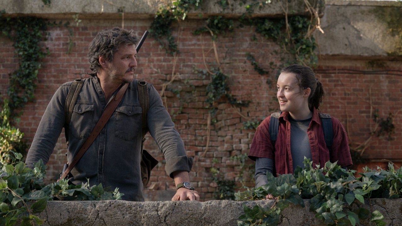 Pedro Pascal and Bella Ramsey in The Last of Us Season 1