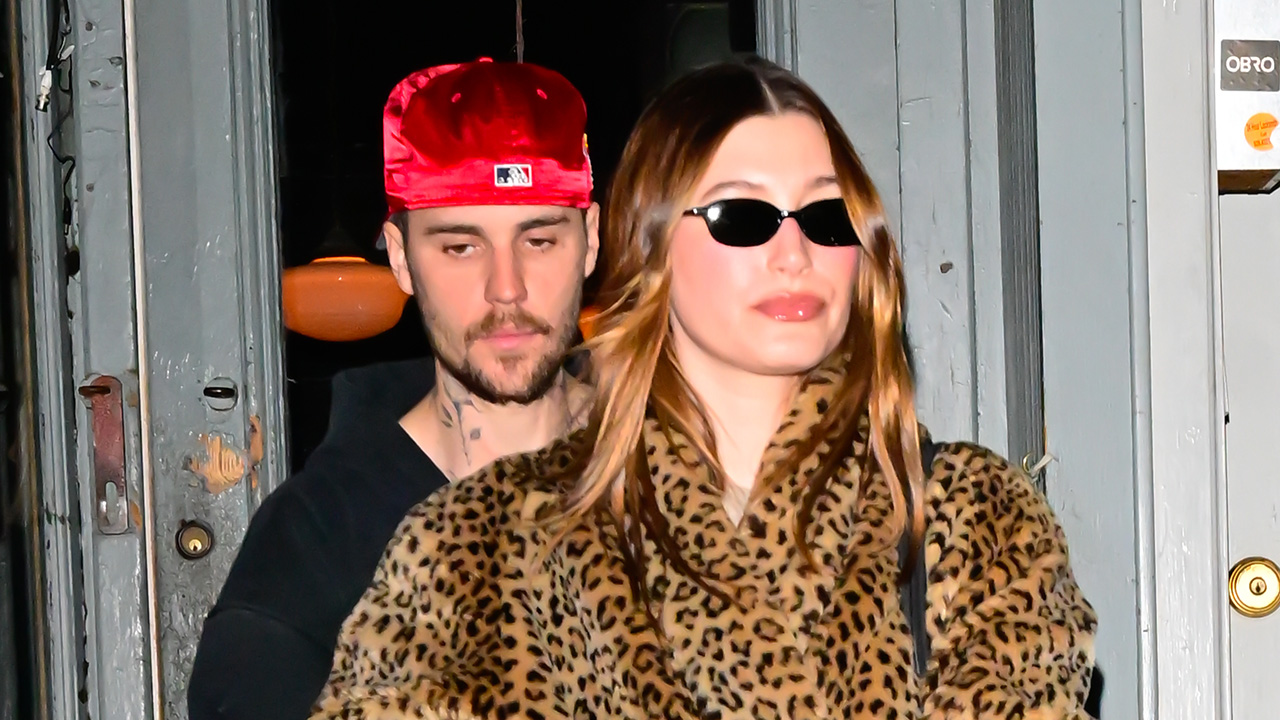 NEW YORK, NEW YORK - FEBRUARY 06: Justin Bieber and Hailey Bieber are seen leaving Lucali Pizza in Brooklyn on February 06, 2025 in New York City.