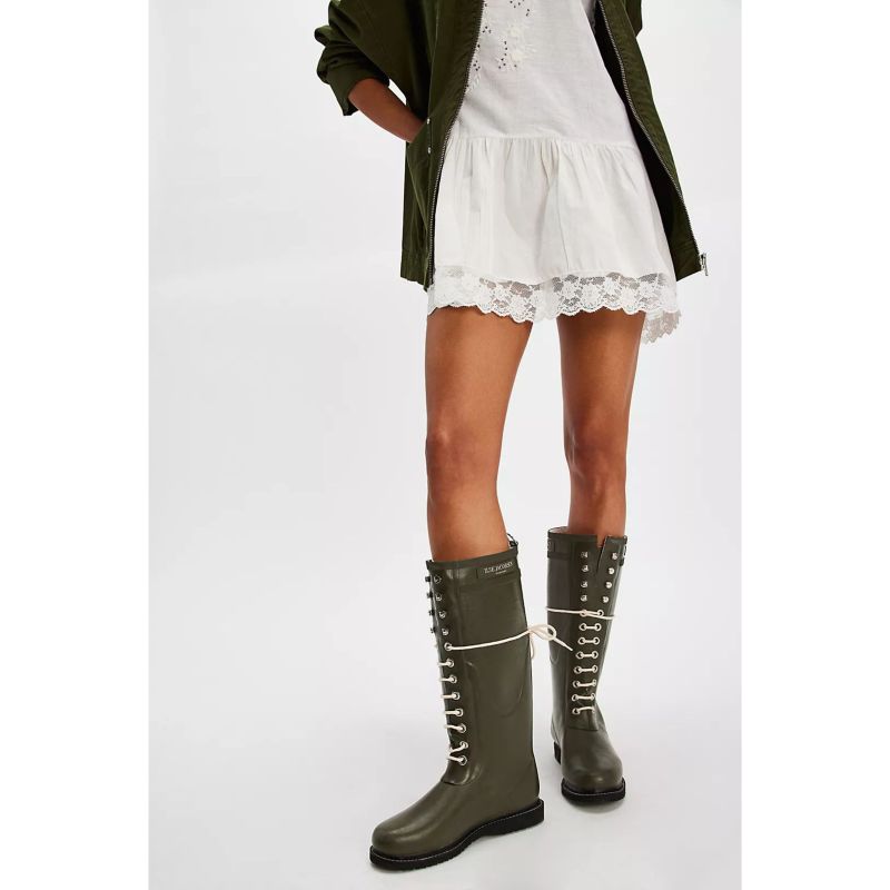 What to Wear to Lollapalooza 2025, According to Stylists