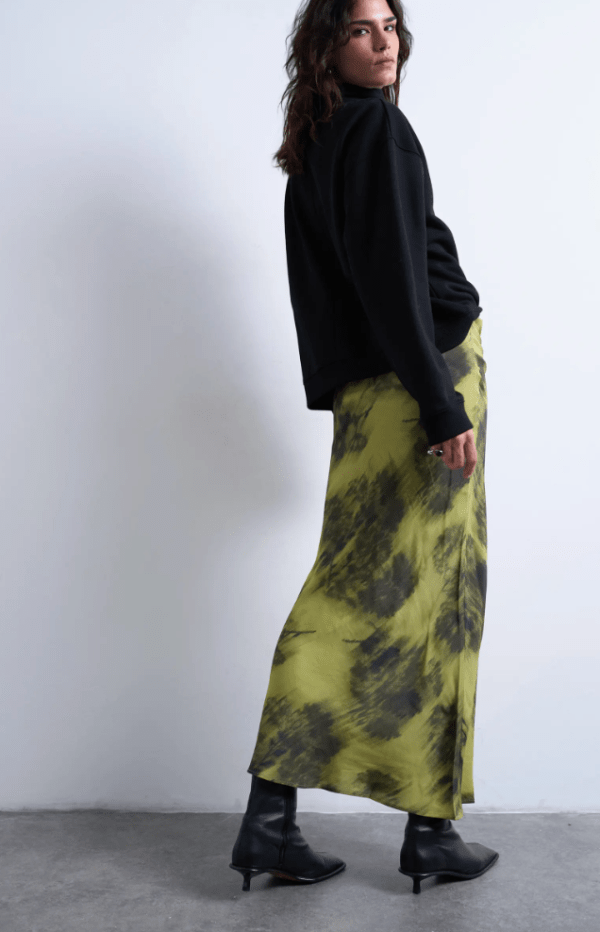 What to Wear to 'Wuthering Heights' Movie Date Night